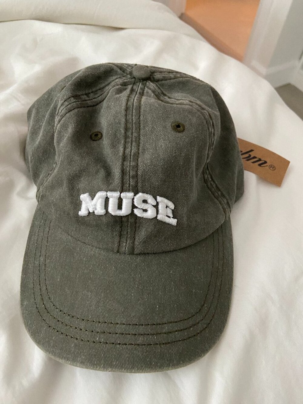 Curated by Muse hat